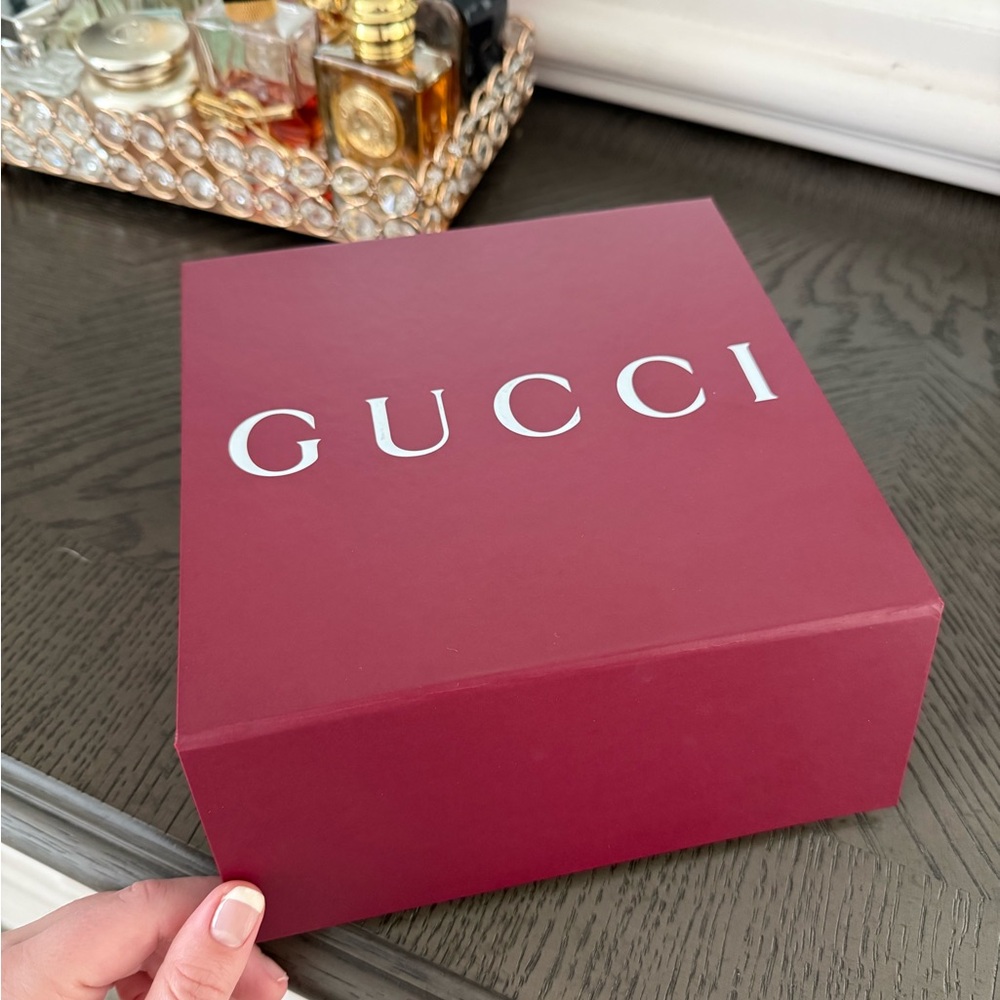 Gucci Women's Black Belt with Gold GG Buckle - Picture 2 of 4